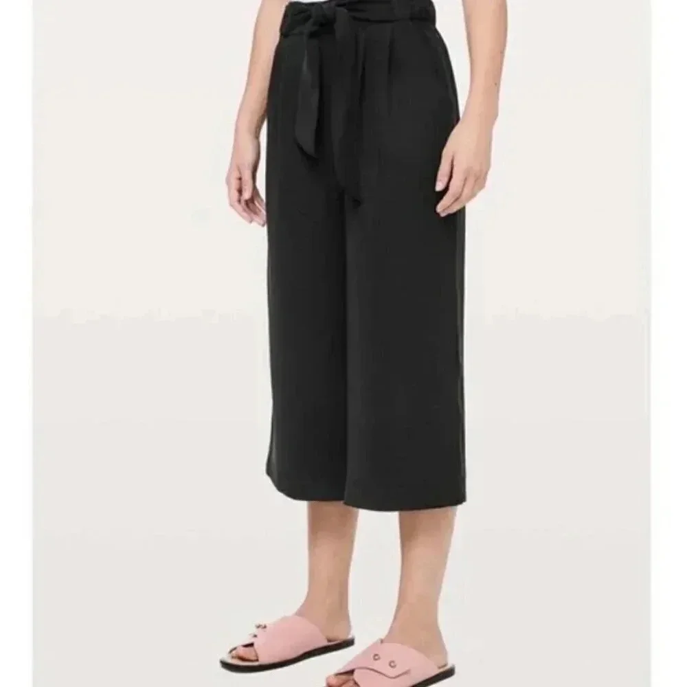 Lululemon Noir Crop Tie Waist Pant in Black Size 6